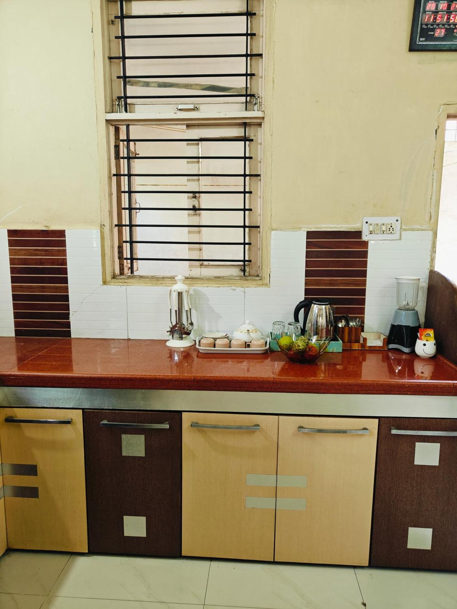 Ava Homestay Indore Luaran gambar